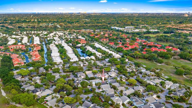 58 Admirals Court, Palm Beach Gardens, FL 33418
