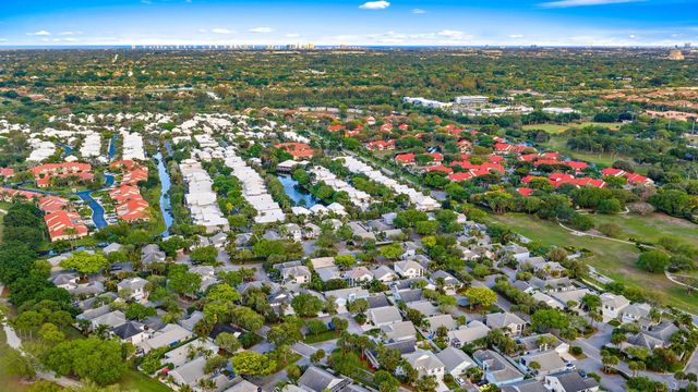 58 Admirals Court, Palm Beach Gardens, FL 33418