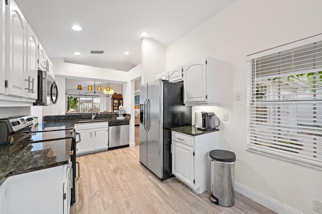 58 Admirals Court, Palm Beach Gardens, FL 33418