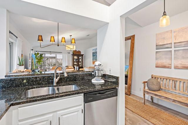 58 Admirals Court, Palm Beach Gardens, FL 33418