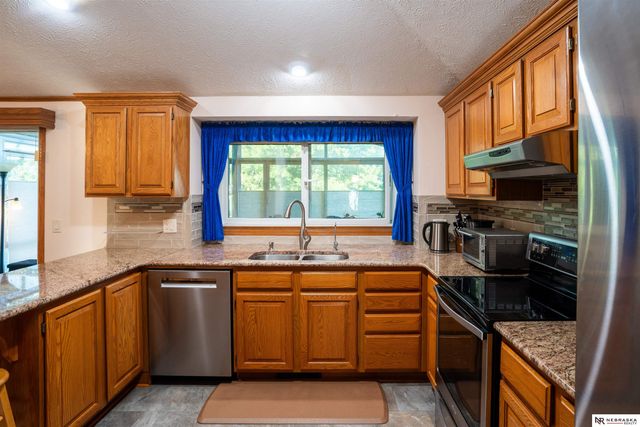 9601 S 10th Street, Bellevue, NE 68147