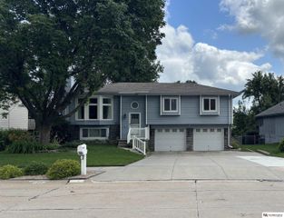 9601 S 10th Street, Bellevue, NE 68147