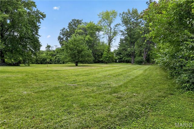 1565 Lakeside Lane, St Louis, MO 63138