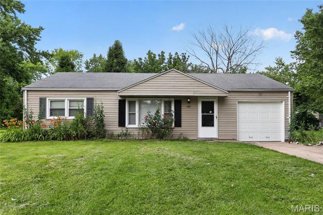 1565 Lakeside Lane, St Louis, MO 63138