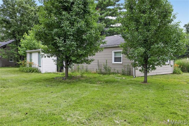 1565 Lakeside Lane, St Louis, MO 63138