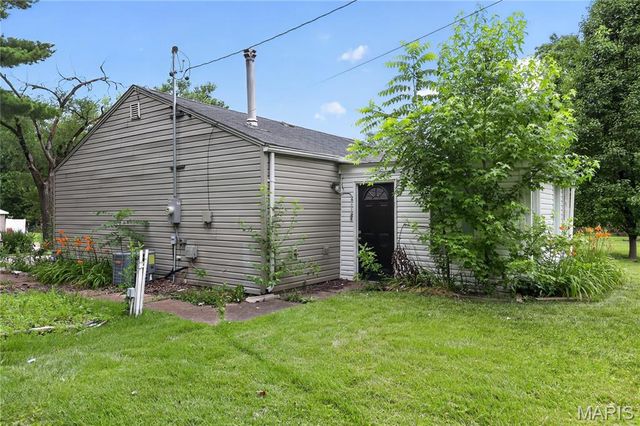 1565 Lakeside Lane, St Louis, MO 63138