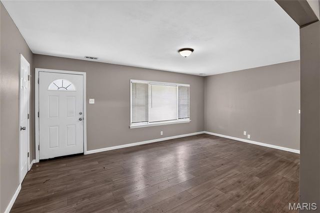 1565 Lakeside Lane, St Louis, MO 63138