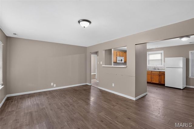 1565 Lakeside Lane, St Louis, MO 63138