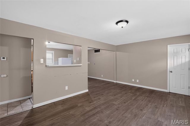 1565 Lakeside Lane, St Louis, MO 63138