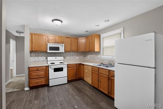 1565 Lakeside Lane, St Louis, MO 63138