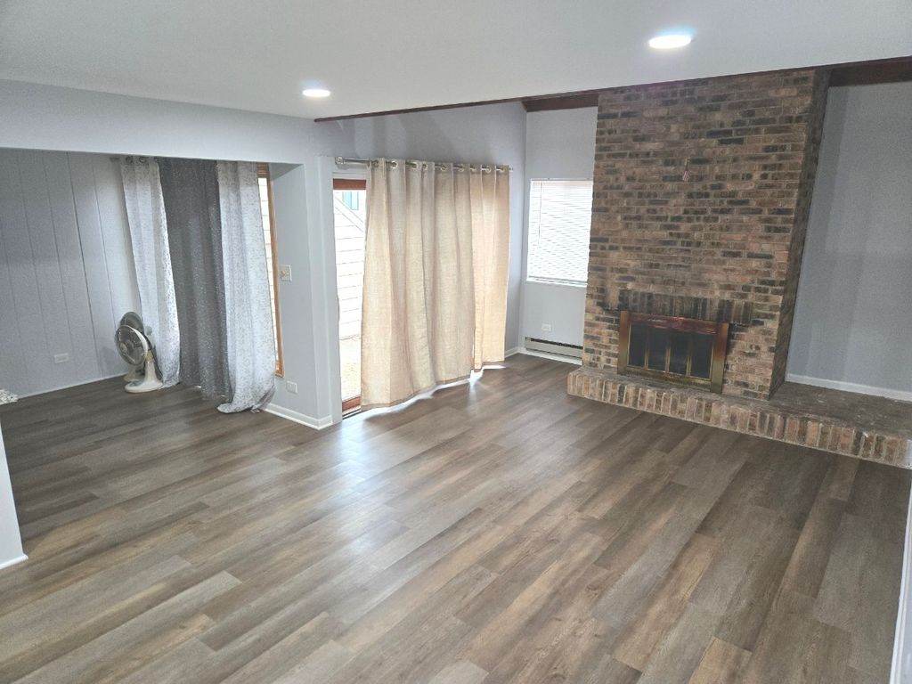 3341 Beacon Street 31, North Chicago, IL 60064