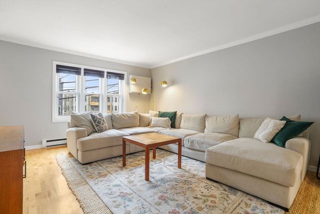 79 Bolton St 79, Boston, MA 02127