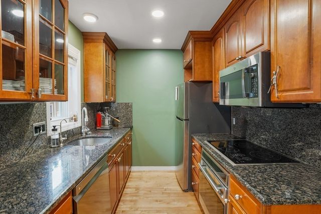 79 Bolton St 79, Boston, MA 02127
