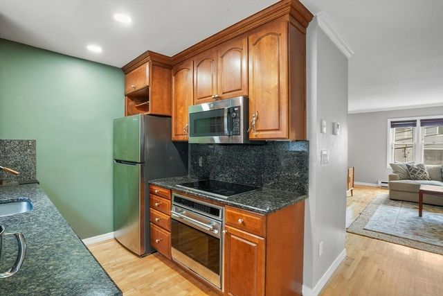 79 Bolton St 79, Boston, MA 02127