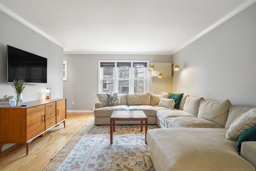 79 Bolton St 79, Boston, MA 02127