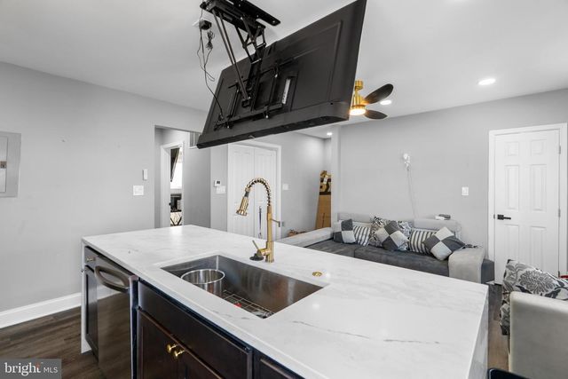 182 JOLIET ST SW, Washington, DC 20032