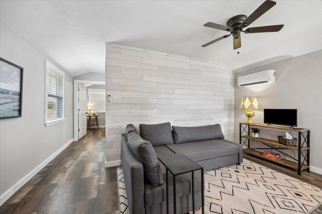 5130 Wonder Hill Road, Chappell Hill, TX 77426