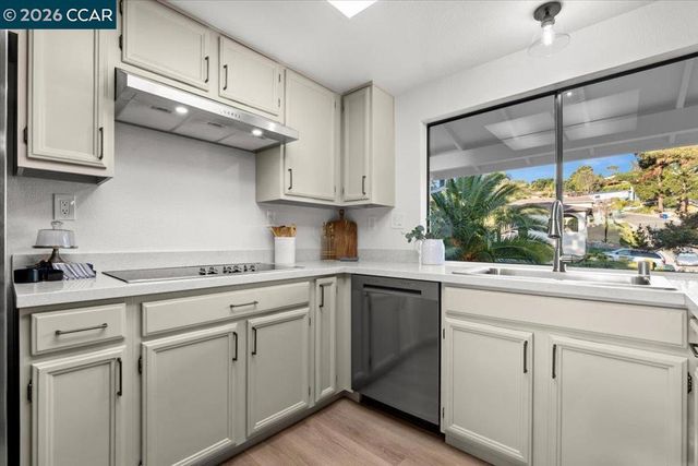 5129 Heavenly Ridge Ln, Richmond, CA 94803