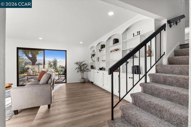 5129 Heavenly Ridge Ln, Richmond, CA 94803