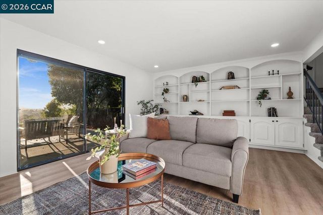 5129 Heavenly Ridge Ln, Richmond, CA 94803