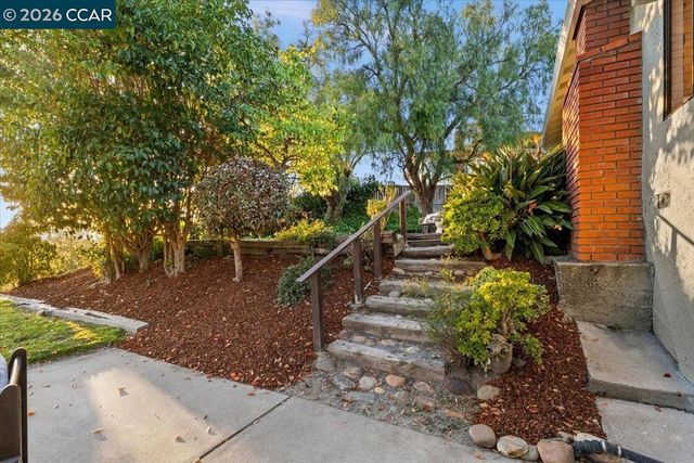 5129 Heavenly Ridge Ln, Richmond, CA 94803