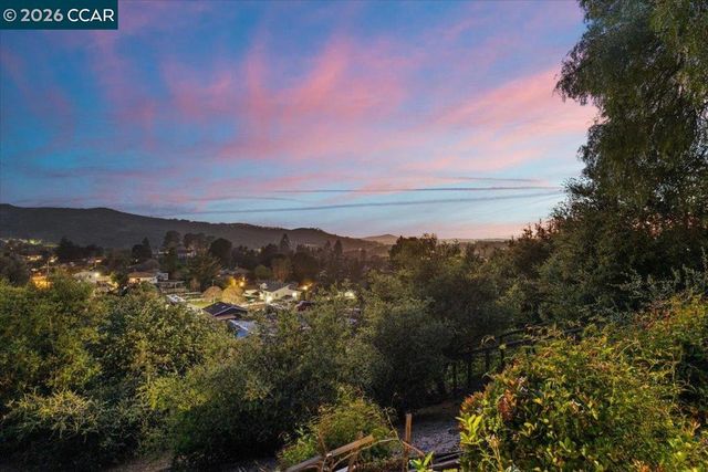 5129 Heavenly Ridge Ln, Richmond, CA 94803