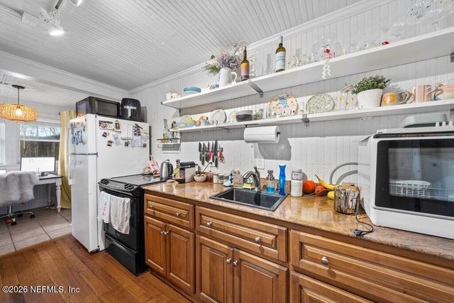 809 2ND Street S, Jacksonville Beach, FL 32250