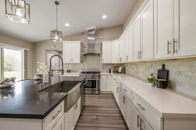 1405 Las Salinas Way, Sacramento, CA 95864