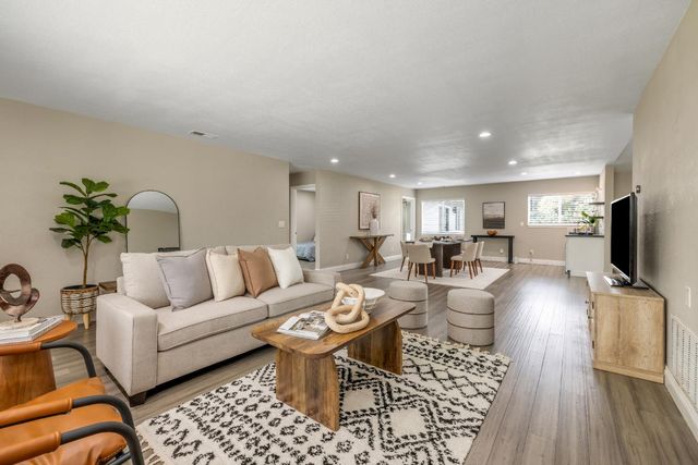 1405 Las Salinas Way, Sacramento, CA 95864