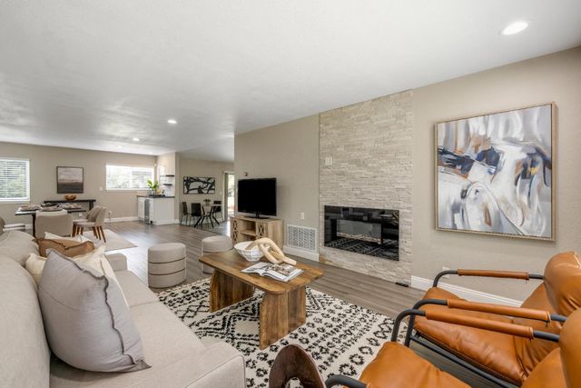 1405 Las Salinas Way, Sacramento, CA 95864