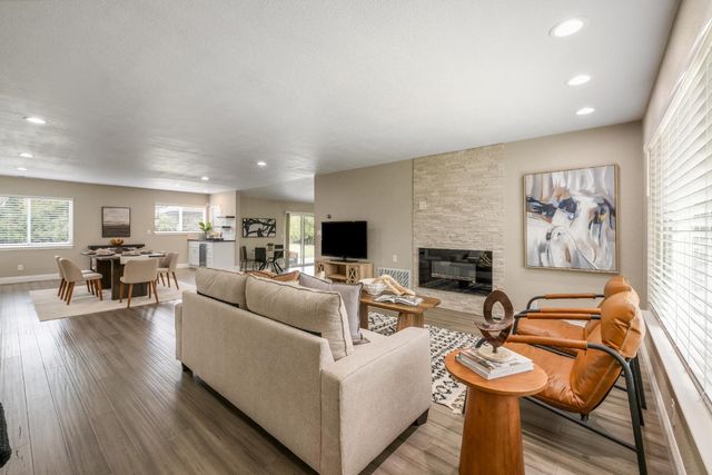 1405 Las Salinas Way, Sacramento, CA 95864