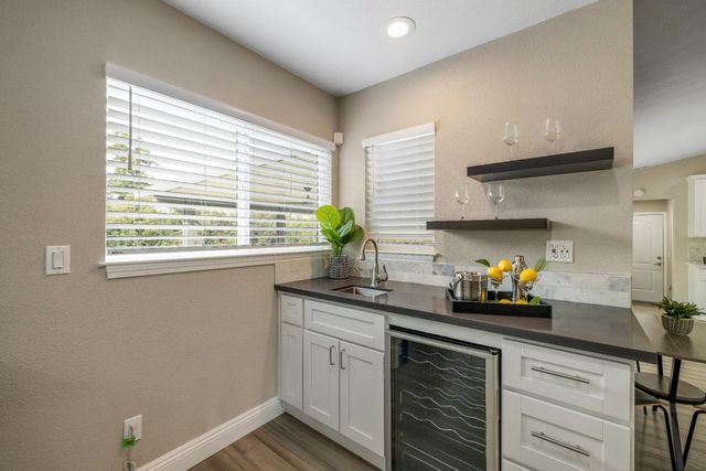 1405 Las Salinas Way, Sacramento, CA 95864