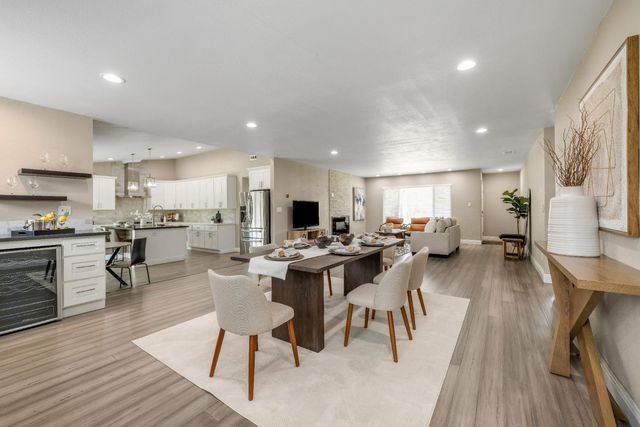 1405 Las Salinas Way, Sacramento, CA 95864