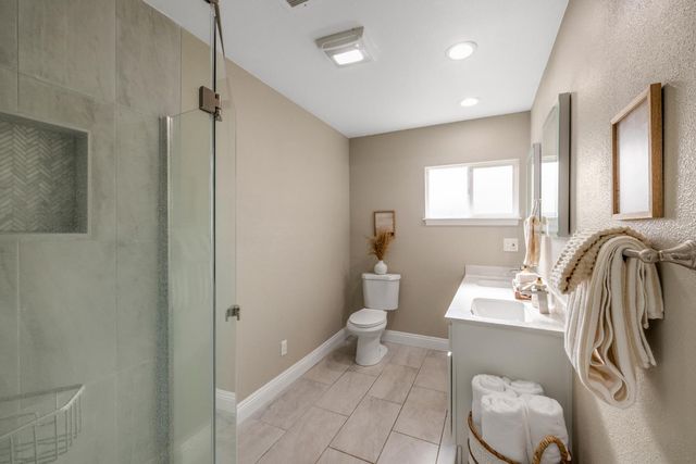 1405 Las Salinas Way, Sacramento, CA 95864