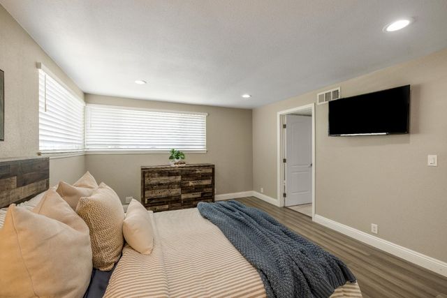 1405 Las Salinas Way, Sacramento, CA 95864