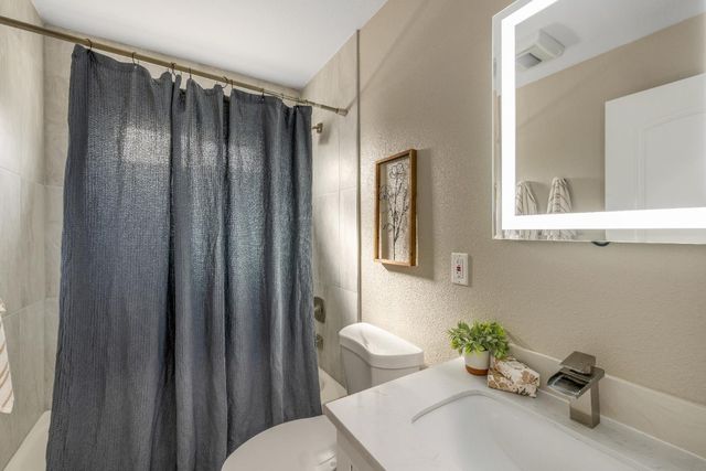 1405 Las Salinas Way, Sacramento, CA 95864