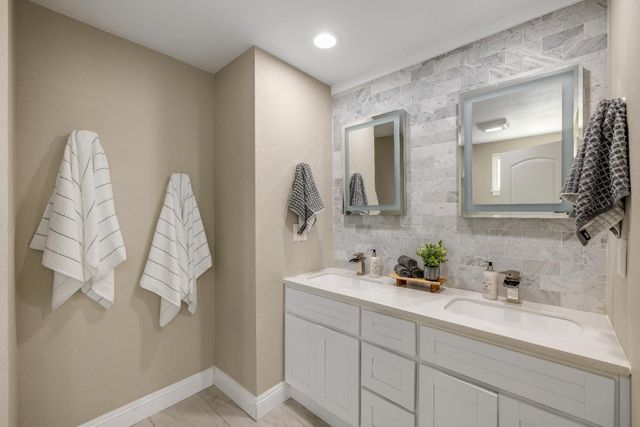 1405 Las Salinas Way, Sacramento, CA 95864