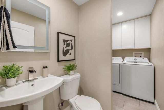 1405 Las Salinas Way, Sacramento, CA 95864