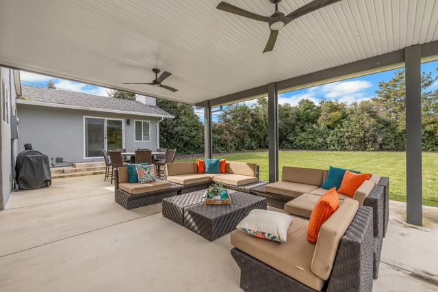 1405 Las Salinas Way, Sacramento, CA 95864