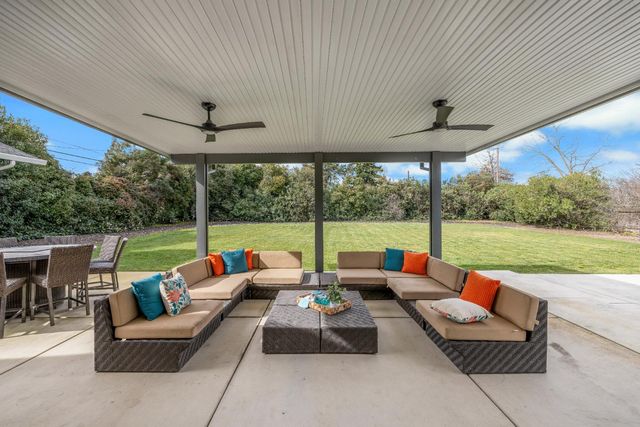 1405 Las Salinas Way, Sacramento, CA 95864