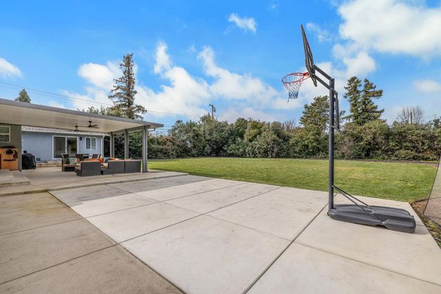 1405 Las Salinas Way, Sacramento, CA 95864