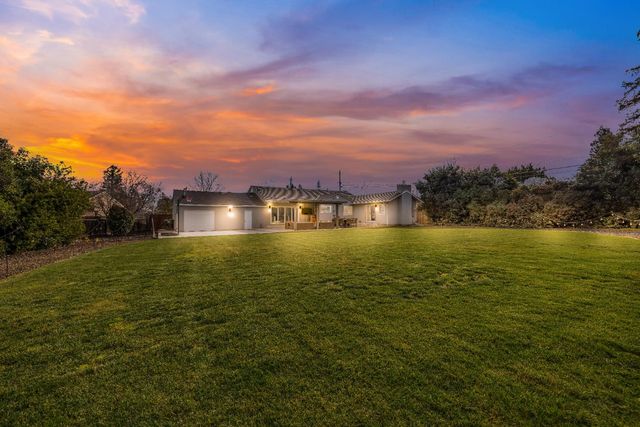 1405 Las Salinas Way, Sacramento, CA 95864