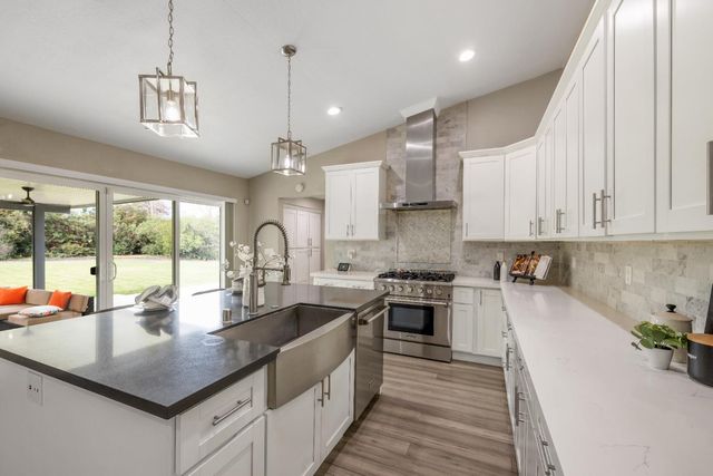 1405 Las Salinas Way, Sacramento, CA 95864