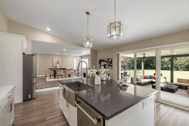 1405 Las Salinas Way, Sacramento, CA 95864