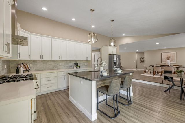 1405 Las Salinas Way, Sacramento, CA 95864