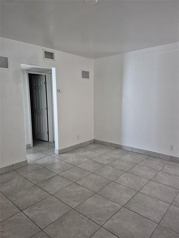 4429 TREEHOUSE Lane 28 F, Tamarac, FL 33319