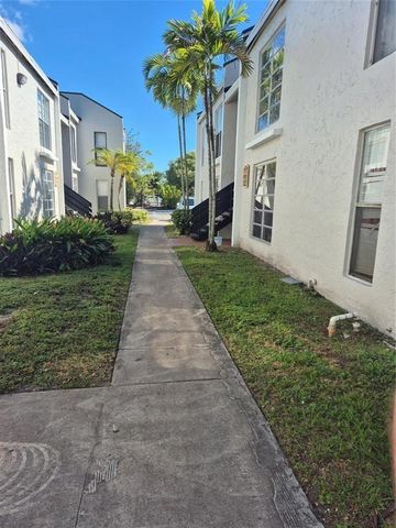 4429 TREEHOUSE Lane 28 F, Tamarac, FL 33319