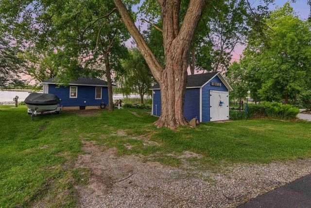 W10581 Hickory Grove Road, Fox Lake, WI 53933