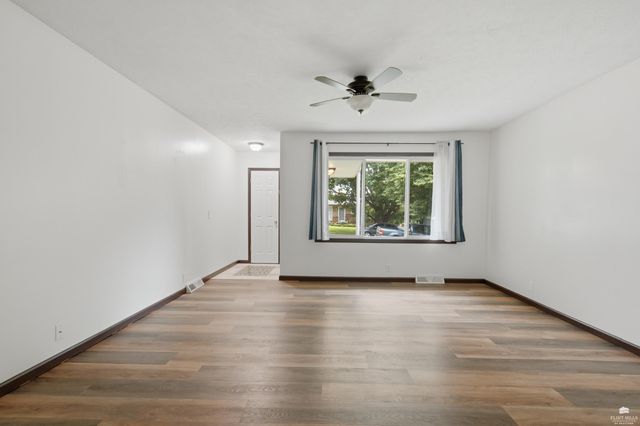 3221 Park Circle, Manhattan, KS 66503
