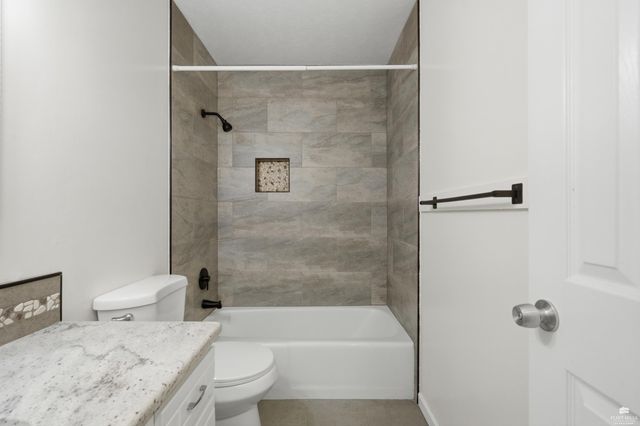 3221 Park Circle, Manhattan, KS 66503